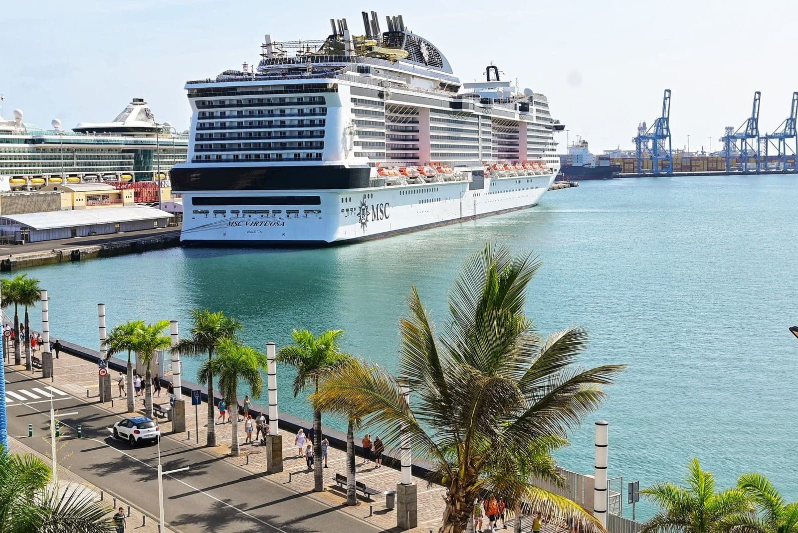 Cruise ship leaving Las Palmas port — private transfer to Gran Canaria Airport LPA with Raquel Taxi