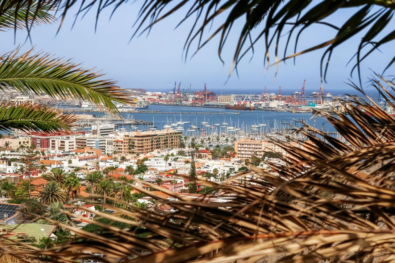 Vista del puerto y del muelle deportivo de Las Palmas de Gran Canaria