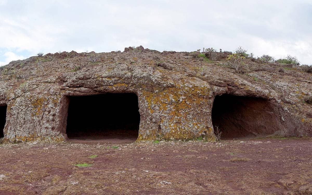 Cuatro Puertas cave carved into Montaña Bermeja, Telde